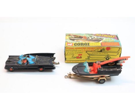 Vintage boxed Corgi 107 Batboat in good slightly dusty overall condition, some peeling of stickers, no figures and missing st