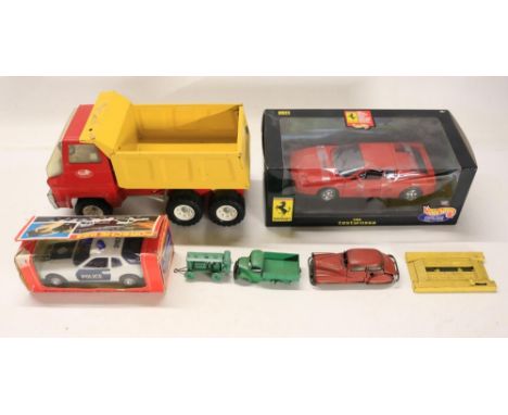 Mixed collection of vehicle models, modern and vintage to include a 1/18 scale Hot Wheels 1984 Ferrari Testarossa (model mint