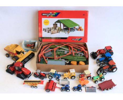 Collection of farm models and accessories, generally 1/32 scale from Britain's to include a boxed Farm Building and Accessori
