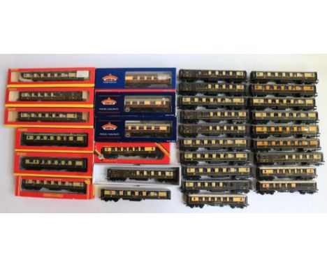 Collection of boxed and unboxed OO gauge Pullman coaches from Hornby and Bachmann to include boxed Hornby R4387 bar car 'Diam
