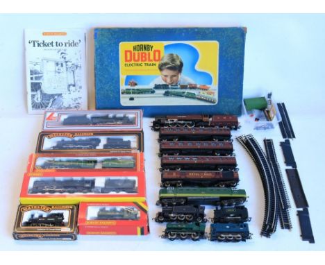 Collection of boxed and unboxed OO gauge railway models to include Hornby Dublo 3 rail EDP12 Passenger Train 'Duchess Of Mont