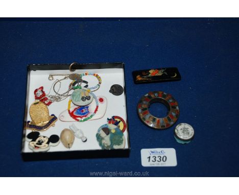 Miscellaneous Brooches and badges including a polished agate brooch, small shell compass and a tiny Bilston enamel Patch Pot 