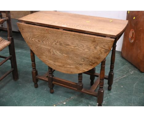 Mid 20th century oak gate leg table