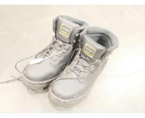 Pair of Dunlop safety steel toe capped boots, size 8.5
