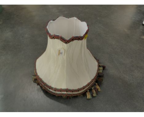 Cream lamp shade with patterned edging and tassels