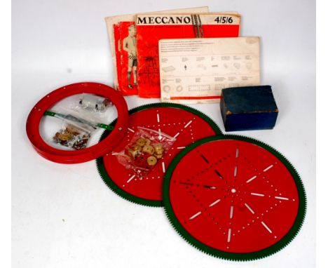 Meccano Geared Roller Bearing, finished in red and green, comprising of 2 geared roller plates with 2 flanged rings, 16 beari