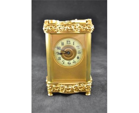 A 20th century gilt brass carriage clock with scroll decoration - H13cm (with handle lowered)CONDITION REPORTgood condition, 