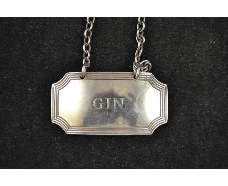 A silver rectangular gin label, Birmingham 1960, maker Harmen Bros.CONDITION REPORTgood condition