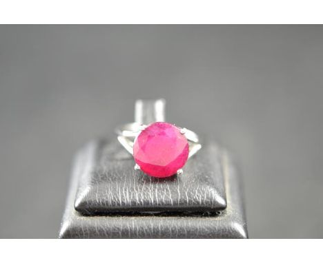 A 10k white gold ring set with solitaire ruby - size R 1/2 - diameter of stone 1.3cm.CONDITION REPORTgood condition