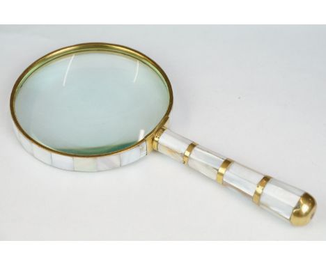 Large magnifying glass with mother-of-pearl handle 