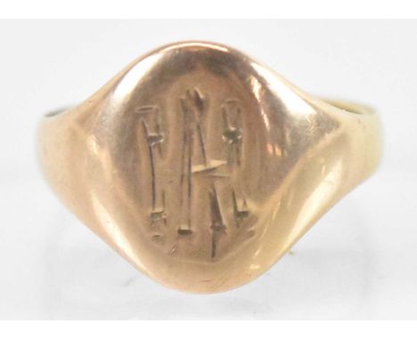 A 9ct yellow gold gentleman's signet ring, size O, approx 3.7g.