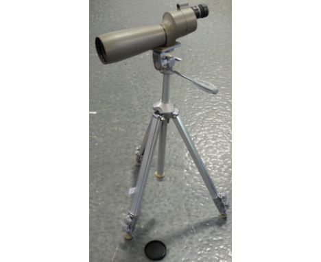 BUSHNELL ZOOM TELESCOPE & TRIPOD 