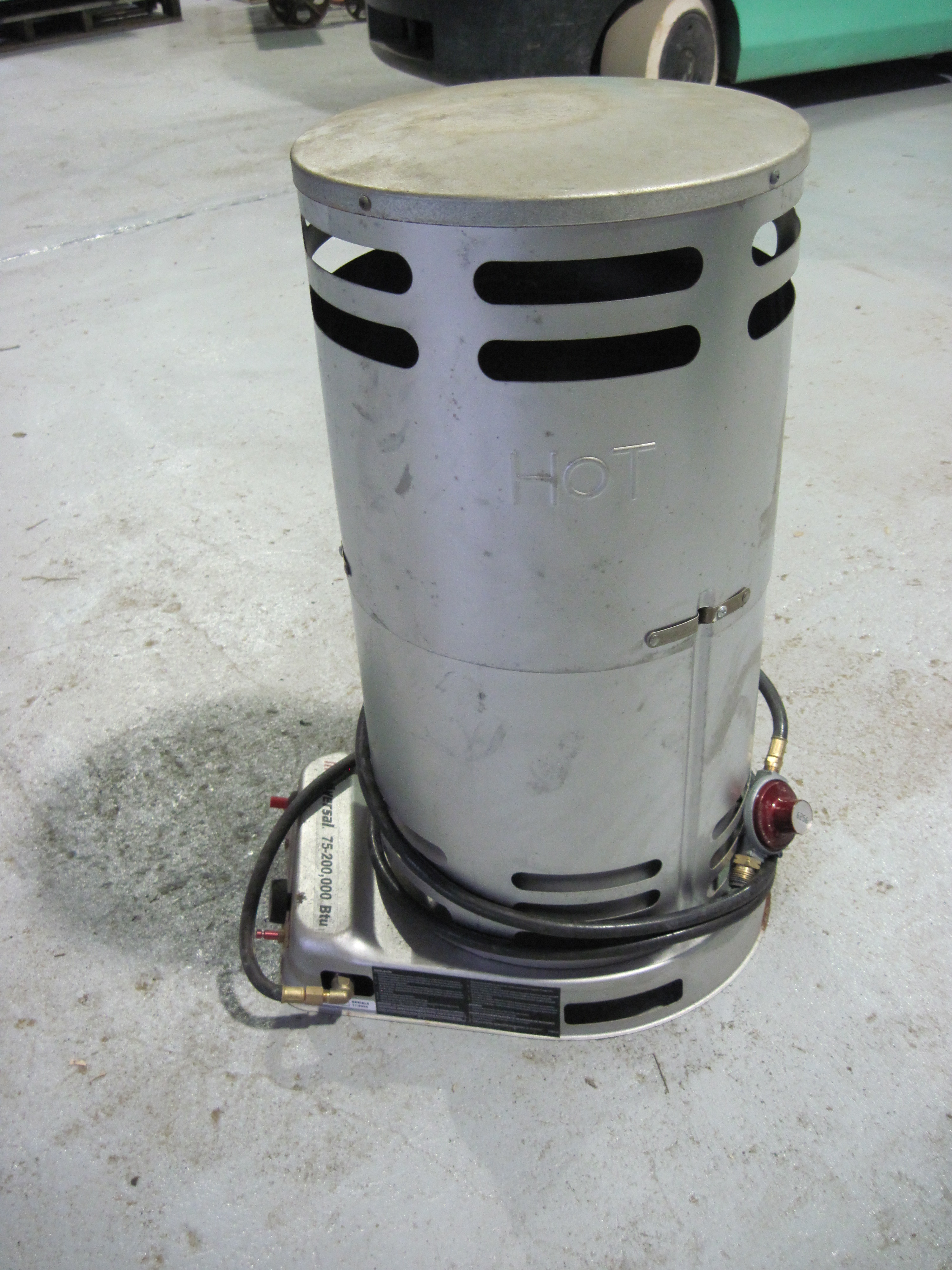 Universal 75 200,000 BTU propane heater, m/n SPC200C, s/n 016152739