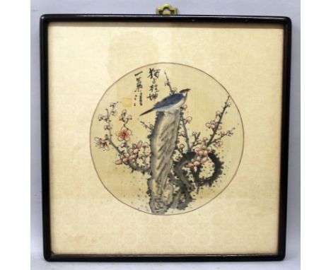 AN EARLY 20TH CENTURY FRAMED CHINESE PAINTING ON SILK, in an original frame, the circular painting mounted on a silk patterne