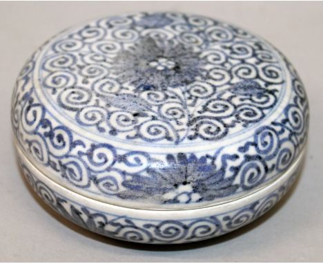 A CHINESE KANGXI PERIOD BLUE & WHITE SHIPWRECK PORCELAIN BOX & COVER, circa 1700, each piece painted with scroll and leaf ste