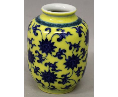 A SMALL CHINESE BLUE & WHITE YELLOW GROUND MING STYLE PORCELAIN VASE, the sides decorated with a design of formal scroll-stem