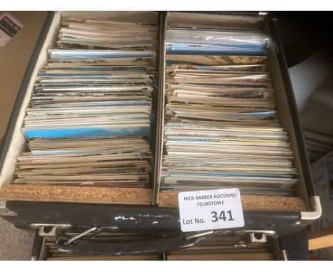 Postcards : Dealers case of vintage &amp; modern cards 100s