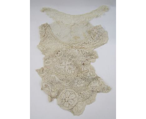 Quantity antique lace collars&nbsp;to include tape lace, bobbin and machine made&nbsp;