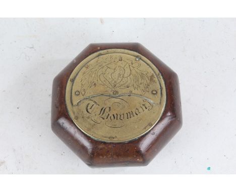 Scottish table snuff box, the brass lid with depiction of a Scotsman blowing bagpipes above the name "T. Bowman", the octagon