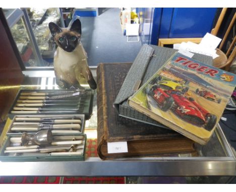 A MAHJONG SET in a fitted travelling case and a collection of sundries 