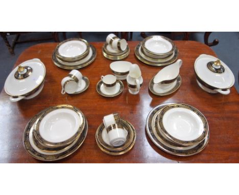 A ROYAL DOULTON 'ALBANY' DINNER AND TEA SERVICE