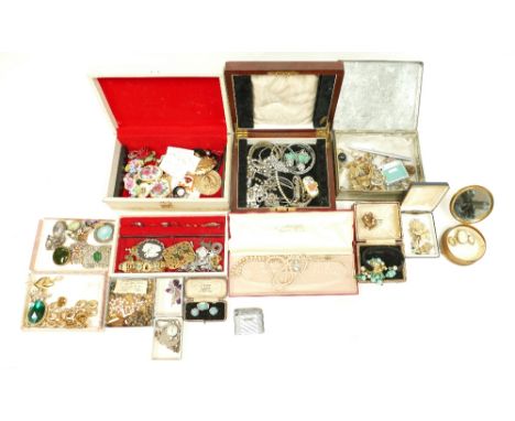 Job lot of costume and other jewellery inc. silver, a large Wedgwood and marcasite set brooch, lighter etc. Large quantity.