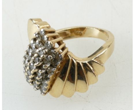 14ct yellow gold diamond cluster ring, size K-L, 8.3 grams