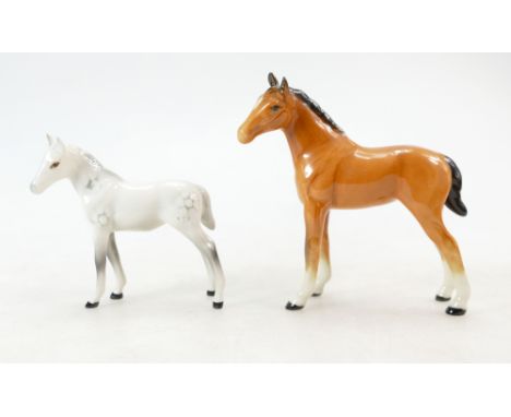 Beswick grey foal 1816 and rare light chestnut foal from the mare & foal tableau piece (2)