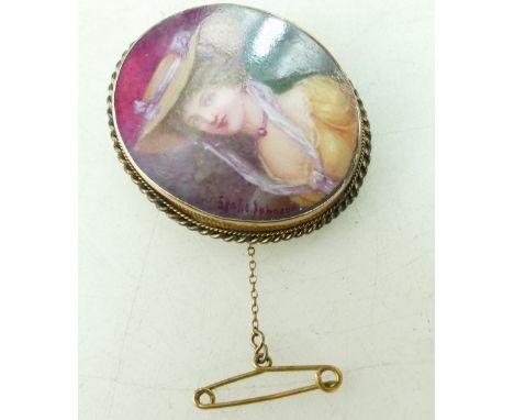 9ct Rose Gold oval brooch mounted with pottery portrait of a lady in bonnet signed by Leslie Johnson, length 4cm
