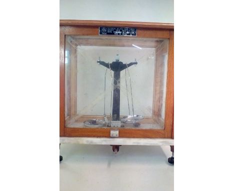Cased set of scientific scales, good condition, requires a good clean, height 40cm 