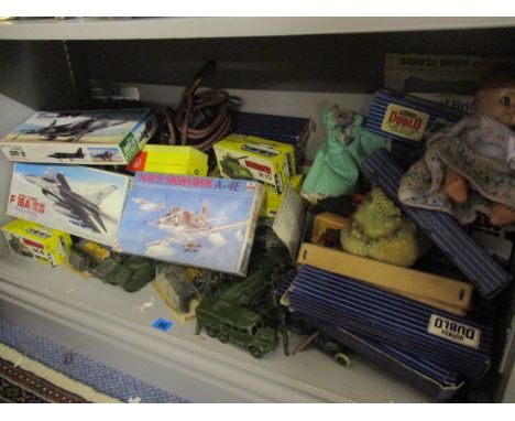 Mixed boxed and loose toys to include boxed Solido military toys and other items