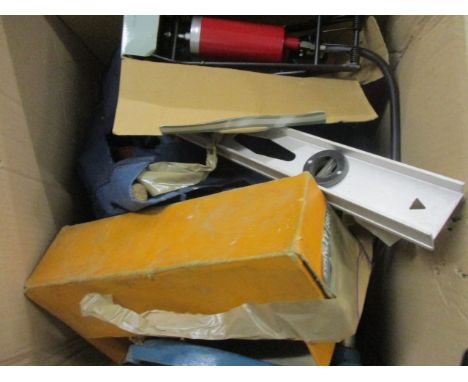 Mixed tools to include a spirit level, saws and other items
