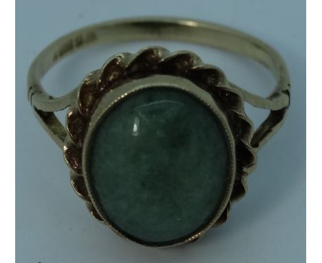 9ct Gold green stone set ring  