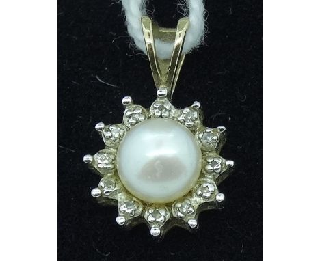 9ct Gold pearl set pendant  