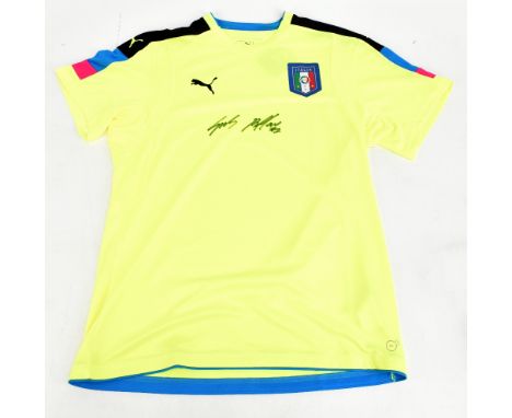 GIANLUIGI BUFFON; a Puma Italy goalkeeper’s shirt signed to front, size XL. Additional InformationCreasing and light general 
