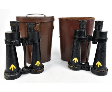 BARR &amp; STROUD; a pair of WWII military binoculars, stamped 7X CF41 Glasgow &amp; London, A.P. MB 1900A, serial no.42467, 