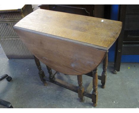 Small oak gate leg table. 