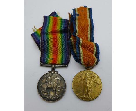 A pair of WWI medals to 21753 Pte. W. Reid, R. Scots. 