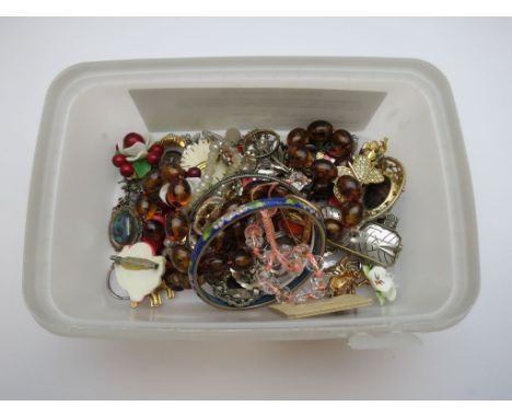 Tub of Mixed Jewellery including Yellow Metal Ring