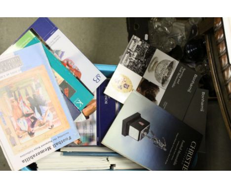 Large box of vintage Auction Catalogues to include Christie's &amp; Bonhams