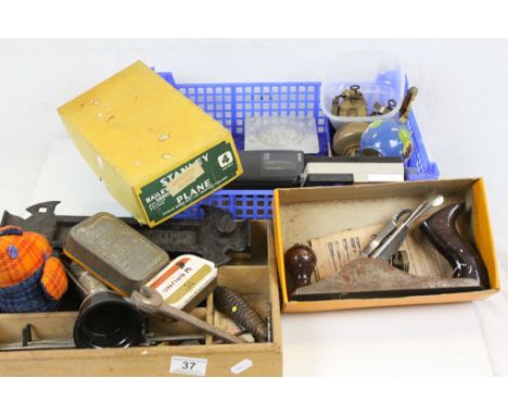 Mixed vintage collectables to include padlocks, tools and a boxed Stanley number 4 Wood Plane