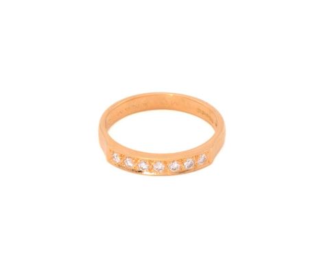A diamond half eternity ring in 18ct gold, consisting of seven brilliant diamonds with an estimated total weight of 0.21ct, p