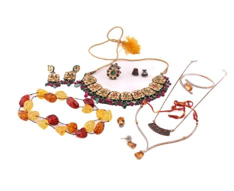 A mixed lot with a suite of sapphire jewellery and a small collection of costume jewellery; including a sapphire necklace in 