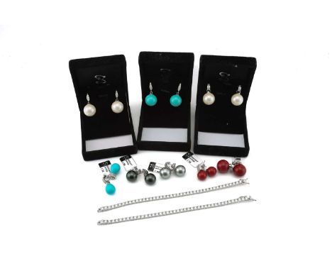 A lot consisting of 8 pairs of imitation enamel pearls and two cubic Zirconia line bracelets. The first large imitation ename