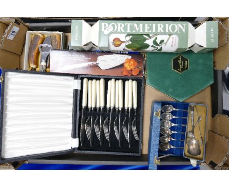 A mixed collection of items to include: Cased knife sets, similar tea spoons, Portmeirion rolling pin, etc. (1 tray)