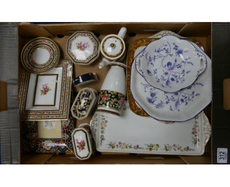 A mixed collection of Wedgwood items: A mixed collection of Wedgwood items to include Clio small mantle clock, trinket box, v