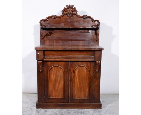 Victorian rosewood chiffonier, raised back with a serpentine shelf, single frieze drawer over two arched panelled doors, subs