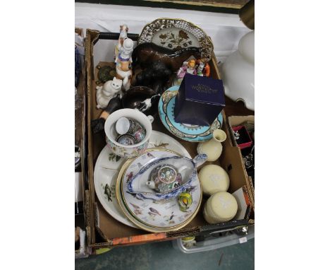 Box of decorative plates, oriental tea bowls, Worcester mug, Wedgwood primrose coloured Jasperware vase &amp; lidded dishes e