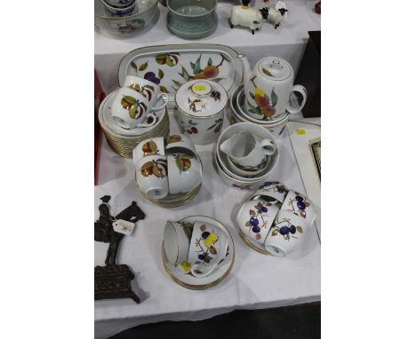 Royal Worcester Evesham pattern tea set, 40+ pieces