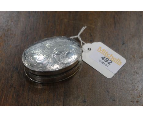 Silver trinket/pill box 6 cm long, weight +/- 33 grams